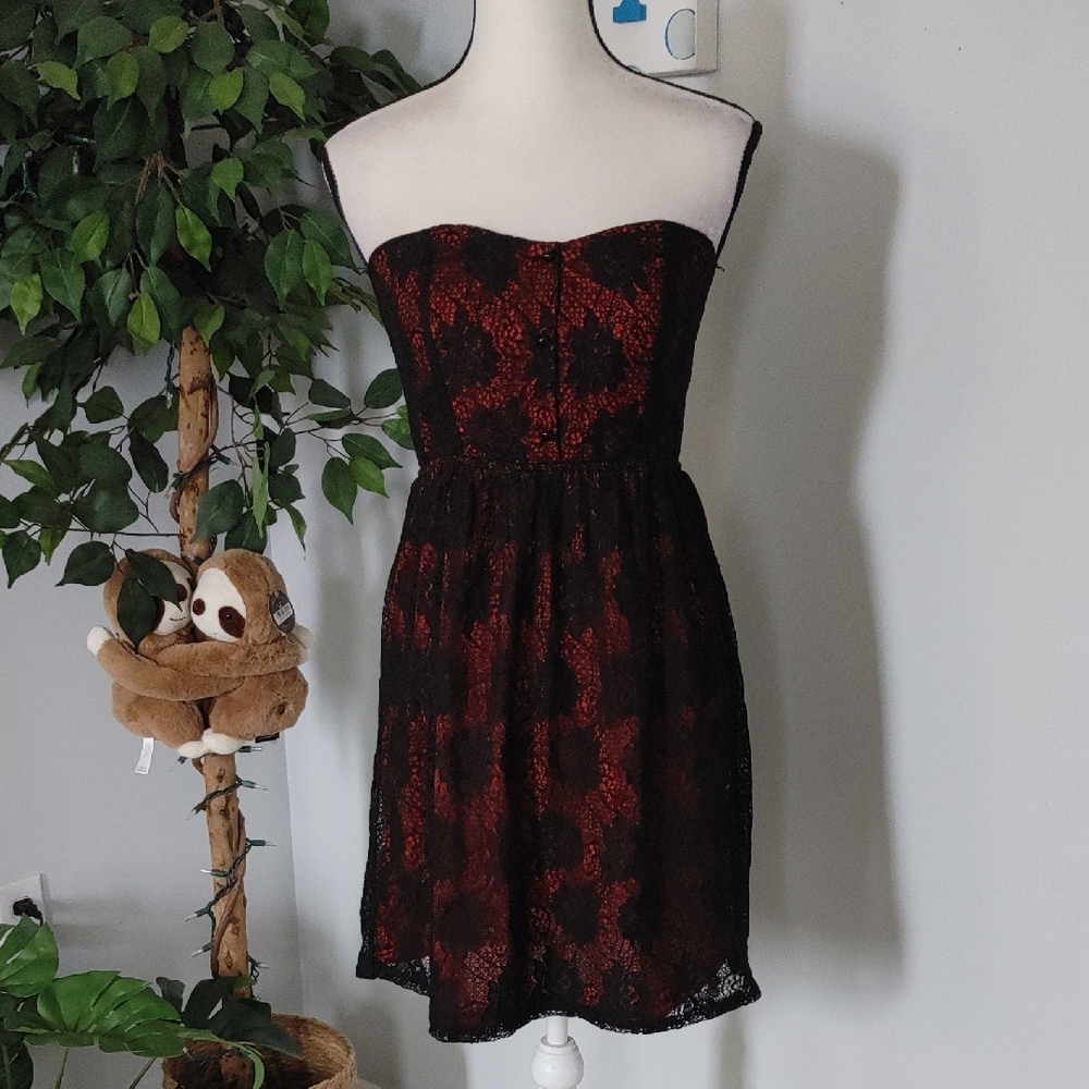 Pinky Red and Black Lace Strapless Dress M